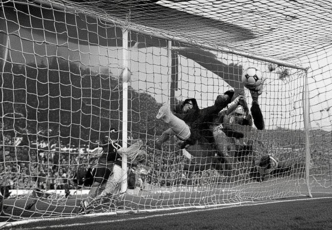 巴萨vs埃因霍温：绿茵激战战术解析与球星风采回顾(图3)